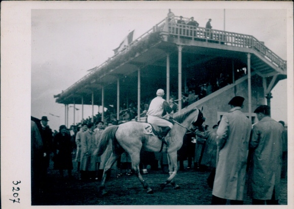 Photo horse racing, Paysages racecourse, racehorse in front of the grandstand, spectators, Biarritz Sept. 1938