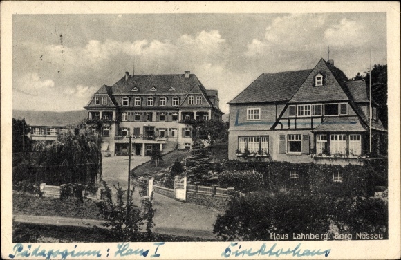Ak Berg Nassau im Rhein Lahn Kreis, Straßenpartie mit Blick auf das Haus Lahnberg