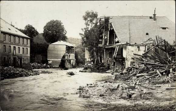 foto Ak Berggiesshübel in Saksen, vernietiging na stormen, overstromingen, Gasthof zum Goldenen Stern