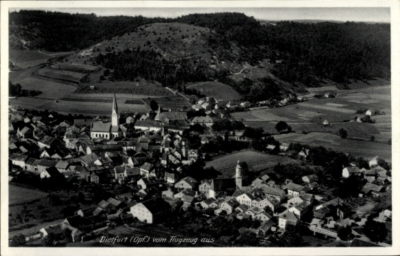 Ak Dietfurt an der Altmühl Oberpfalz, Luftbild von Dietfurt, Kirche und Gebäude sichtbar