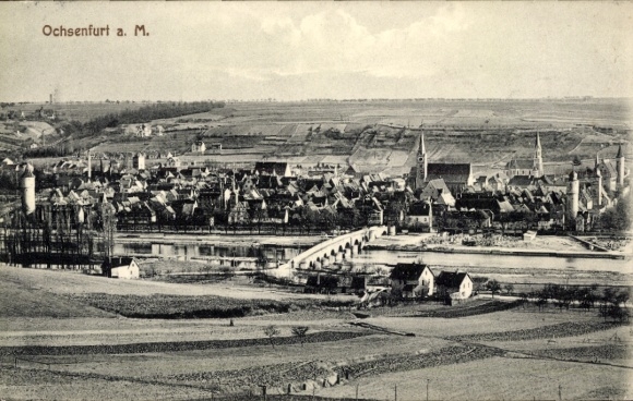 Ak Ochsenfurt am Main Unterfranken, Blick auf die Stadt Ochsenfurt am Main mit Mainbrücke, lin...
