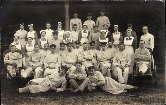 Photo Gliwice Gleiwitz Upper Silesia, Dutch Red Cross hospital, nurses, soldiers