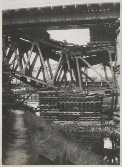Originele foto's Berlijn Tempelhof, verwoeste S-Bahnbrug Mariendorf, ca. 1946/47, ca. 12 x 17 cm