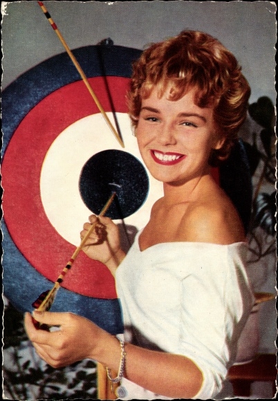 Postcard actress Susanne Cramer, portrait