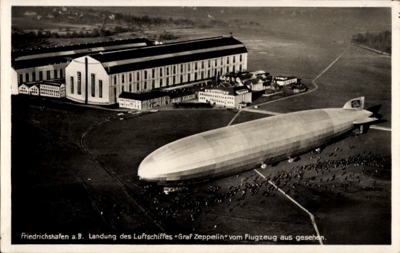 Ak Friedrichshafen am Bodensee, Landung Luftschiff Graf Zeppelin, LZ 127, Fliegeraufnahme