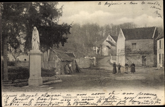 Ak Verdelot Seine et Marne, Statue de la Notre Dame de Pitié