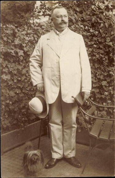 10 old photo PC men, various motifs