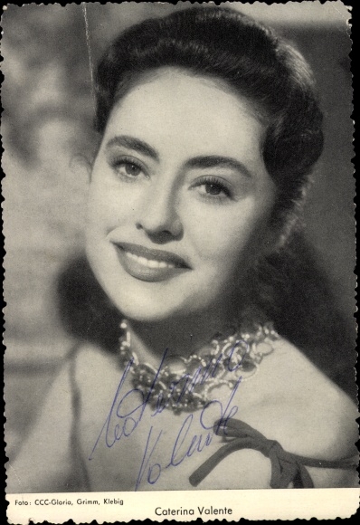 Postcard actress and singer Caterina Valente, portrait, autograph