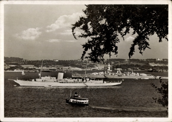 Postcard Kiel in Schleswig Holstein, view from the balcony of the naval port, German warships