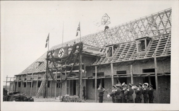 foto Ak Wangerooge, topceremonie Bremer Heim, bemanningsverblijf van de Luftwaffe, Karl Oetken, Fritz Maaß