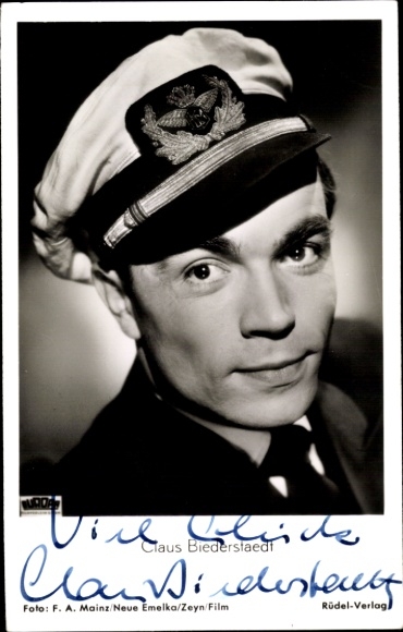 Postcard actor Claus Biederstaedt, portrait, captain's hat, autograph