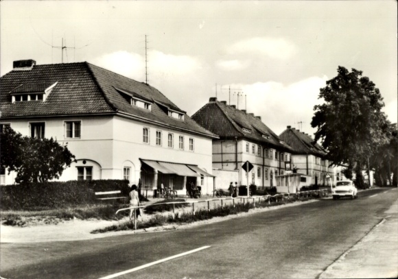 Ak Anklam in Mecklenburg-Vorpommern, smalle straat met huizen, bomen, wolken, vintage stijl, ...