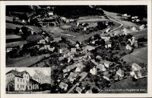 Ak Stockheim im Kreis Kronach Oberfranken, Fliegeraufnahme, Panorama vom Ort, Gasthaus Schwalb