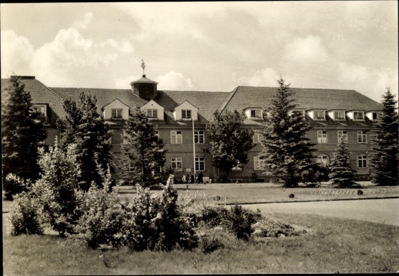 Ak Anklam in Mecklenburg-Vorpommern, ziekenhuis, gebouw, bomen, lucht, zwart-witfoto