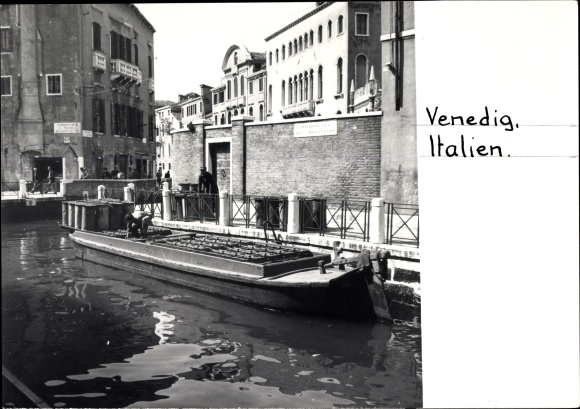 foto Venezia Venetië Veneto, kanaalgedeelte, binnenvaartschip
