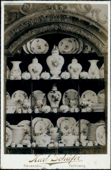 Cabinet photo porcelain tableware in a display case, photographer Atelier Schäfer, Ravensburg, Tettnang