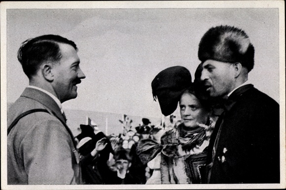 Sammelbild Adolf Hitler begrüßt Ehepaar in hessischer Tracht, Bückeberg, Erntedankfest 1934