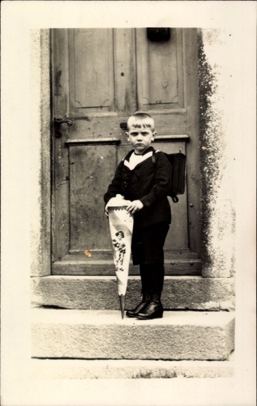 Photo Postcard Geissmannsdorf Geißmannsdorf Bischofswerda in Saxony, boy with candy cone