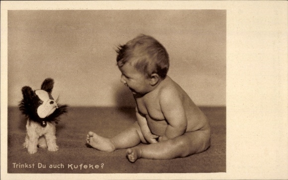 Postcard Niederlössnitz Niederlößnitz Radebeul Saxony, infant with stuffed dog lettering: Trin...