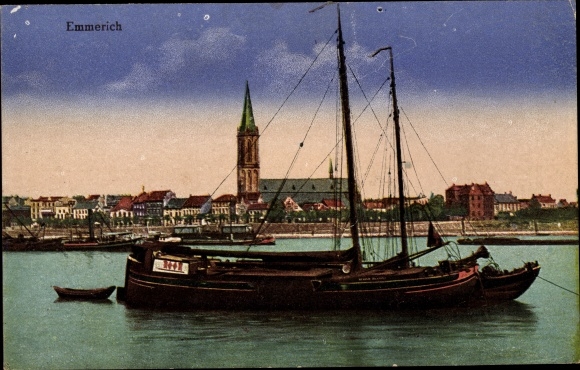 PC Emmerich am Niederrhein, sailing boat in the Rhine, view of the town