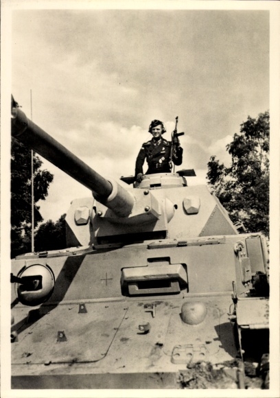 Postcard Waffen-SS, tanks in attack