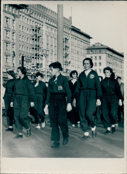 Photo Berlin, Stalinallee, Peace March to the German Sports Hall, 8.10.1955