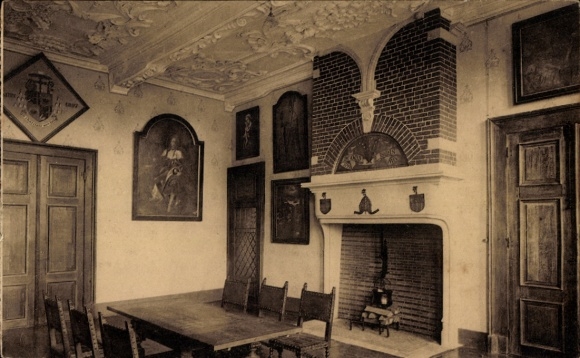 Postcard Louvain Leuven Flemish Brabant, interior view, reception room, stucco ceiling, fireplace, painting