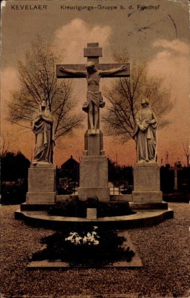 Postcard Kevelaer on the Lower Rhine, crucifixion group, statue of Jesus on the cross, two figures, evening...