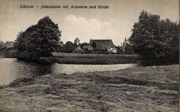 Postcard Lüchow in Wendland, Jeetzel with view of Amtsturm and church