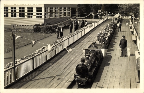 Ansichtkaart Düsseldorf, grote tentoonstelling GeSoLei 1926, Liliputbahn, hoofdingang station