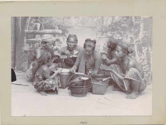 Photo Sri Lanka Ceylon, 1899, family at meal