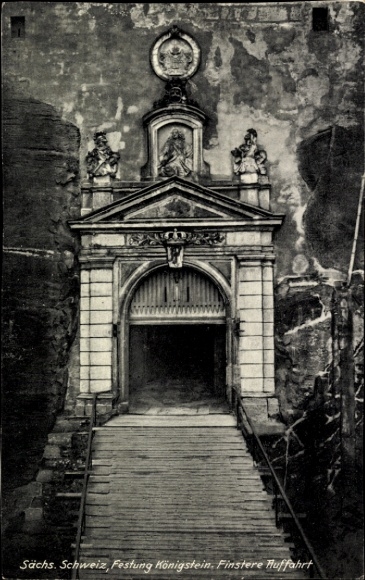 Ak Königstein an der Elbe Sächsische Schweiz, Festung  Finstere Auffahrt, Sächsische Schweiz