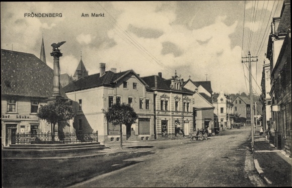 Ak Fröndenberg an der Ruhr, Am Markt, Denkmal, Häuser, Straße