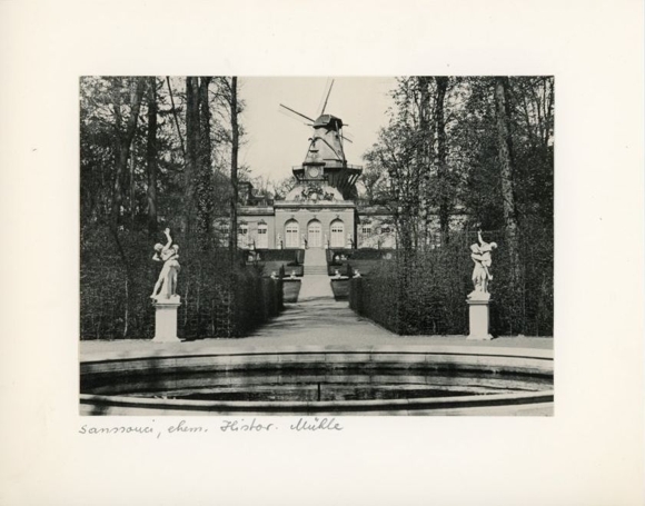 1 beautiful album with 8 photographs of Potsdam, E. Trepte, various black and white views