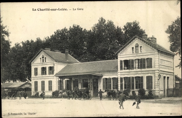 Postcard La Charité sur Loire Nievre, The Train Station