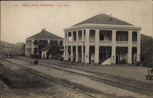Ak Phu Lang Thuong Tonkin Vietnam, treinstation, spoorzijde