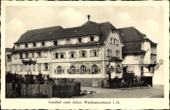 Ak Waldkatzenbach Waldbrunn im Necker Odenwald Kreis, Partie am Gasthof Zum Adler