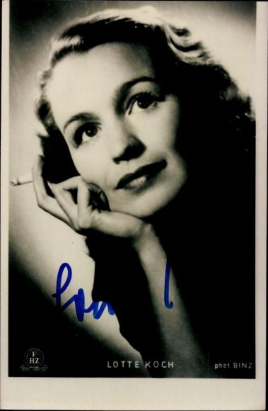 Postcard actress Lotte Koch, portrait, cigarette, autograph