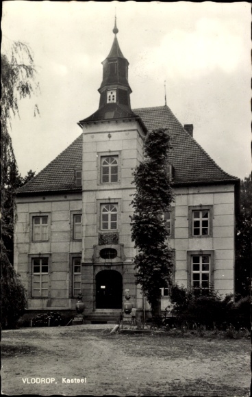 Postcard Vlodrop Limburg Netherlands, castle architecture, entrance, window, tree