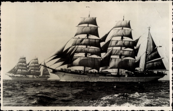 Foto Segelschulschiffe Albert Leo Schlageter und Gorch Fock, Kriegsmarine