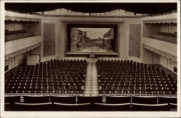 Ak Leuna an der Saale, Gesellschaftshaus Leuna Werke, Theatersaal, Bühne