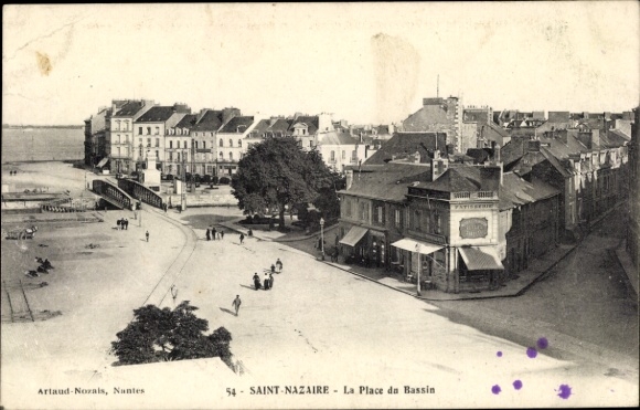 CPA Saint-Nazaire Loire Atlantique, La Place du Bassin