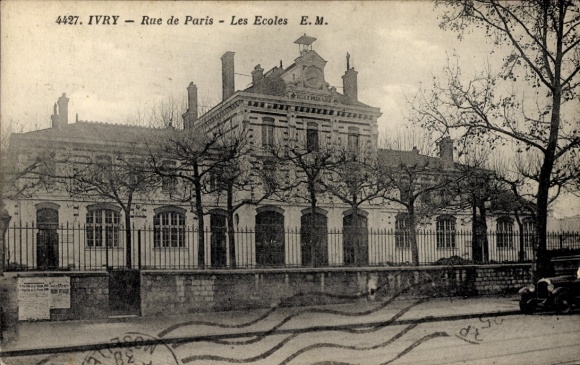 CPA Ivry Val-de-Marne, Rue de Paris, Les Ecoles