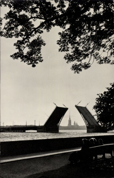 Postcard Leningrad Saint Petersburg Russia, lifting bridge in operation