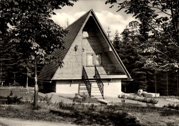 Postcard Frauenwald am Rennsteig Ilmenau in Thuringia, square wooden house surrounded by trees, walls...