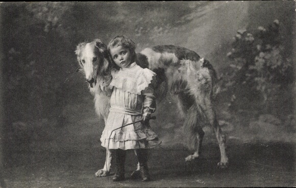 Ak Mädchen und Windhund, Porträt
