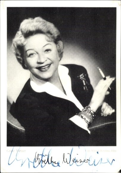 Postcard actress Grethe Weiser, portrait with cigarette, autograph