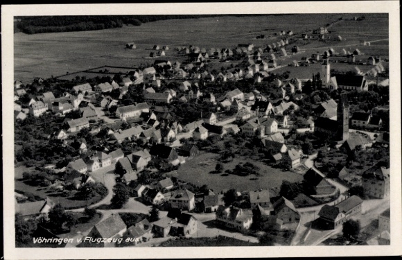 Ak Vöhringen in Württemberg, luchtfoto van huizen, kerken, landelijke omgeving