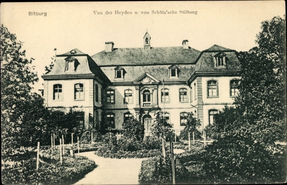 Ansichtkaart Bitburg in de Eifel, stichting von der Heyden en von Schütz, overzicht, park