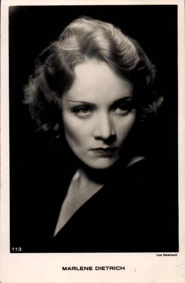 Ak Schauspielerin und Sängerin Marlene Dietrich, Portrait, Paramount 113